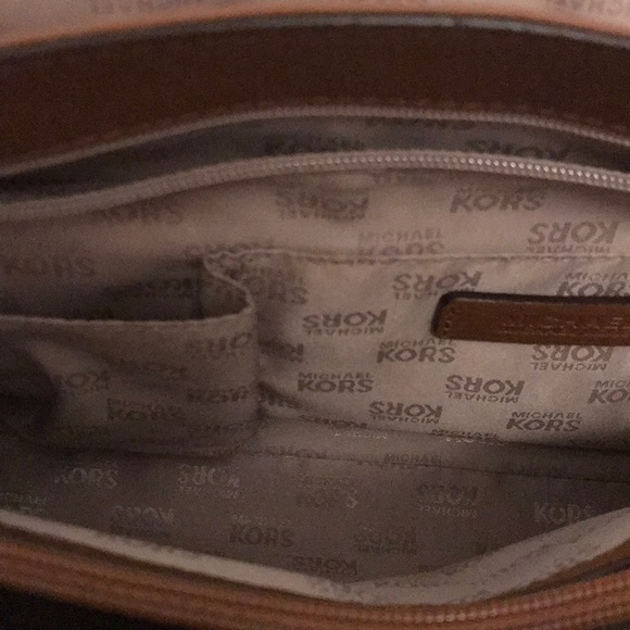 Michael Kors Pebbled Large "Margo" Leather Bag Tan Satchel & Crossbody Strap - Picture 7 of 8